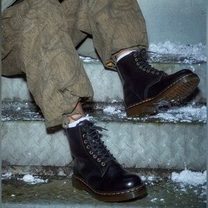 Dr. Martens 1460 Men’s Black Leather 8-Eye Combat Boots Lace Ankle Boots Size 9